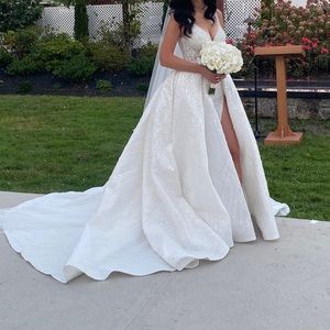 Gorgeous wedding dress